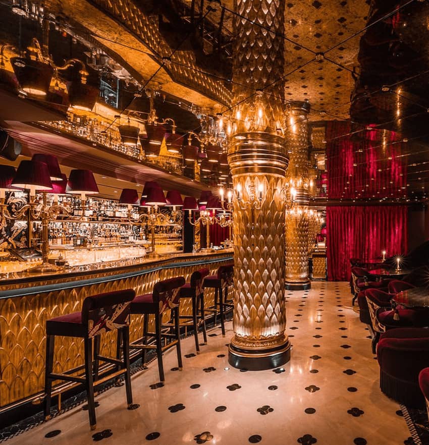 park chinois bar with barstools and mirror ceiling