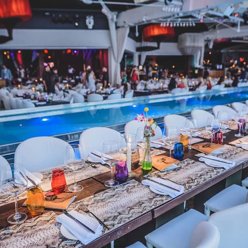 Lio Ibiza table near stage retracting pool