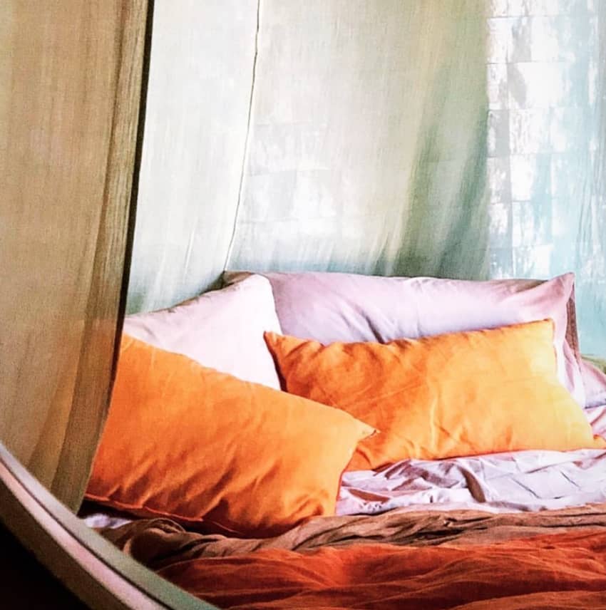 Los Enamorados room Italian sheets pastel colored pillows