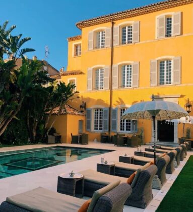 iconic historical mansion luxury parasol loungers