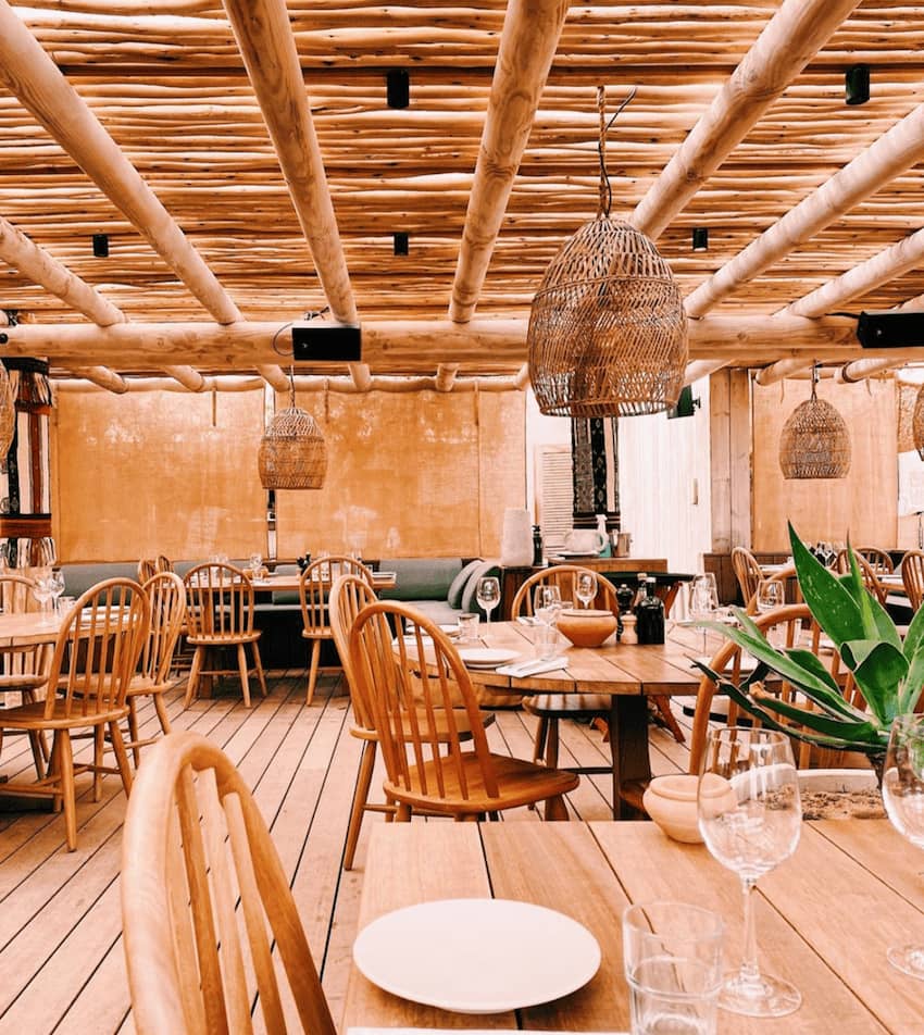 Indie Beach House Saint-Tropez spacious dining area