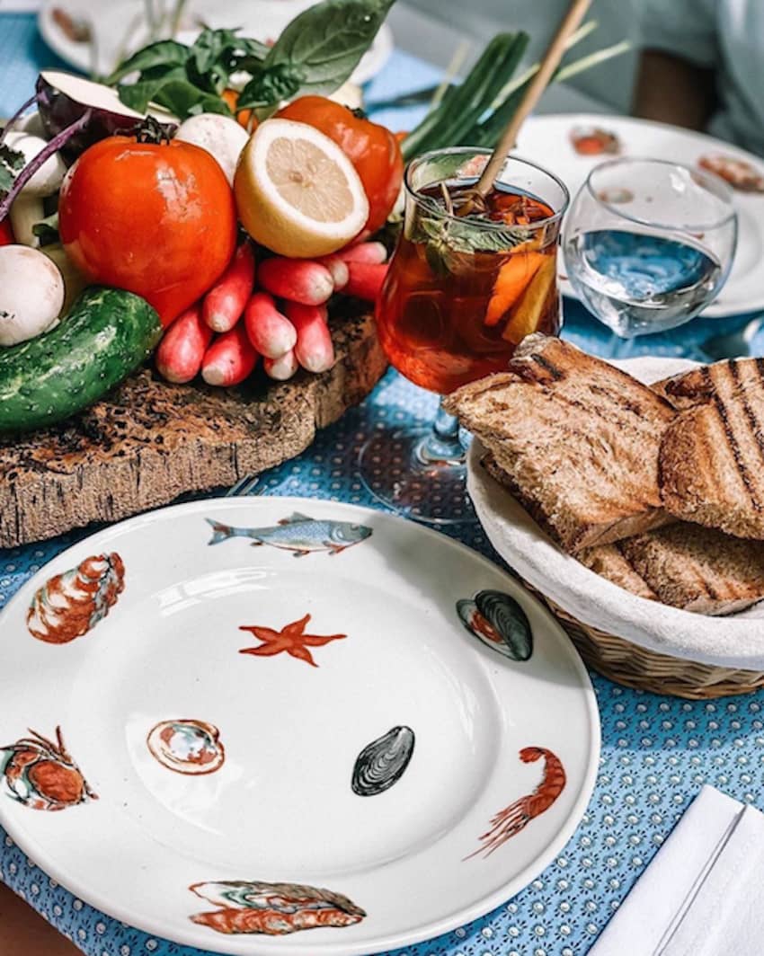 Le club 55 seafood themed plate bread basket tea