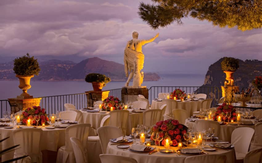 dinner with a view roman statue rose bouquet centerpiece