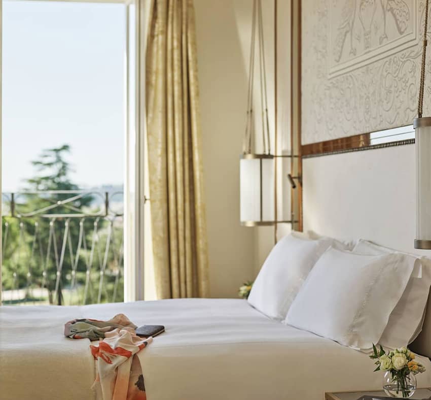 Hotel Eden Rome Bed Sleep Suite Pillows