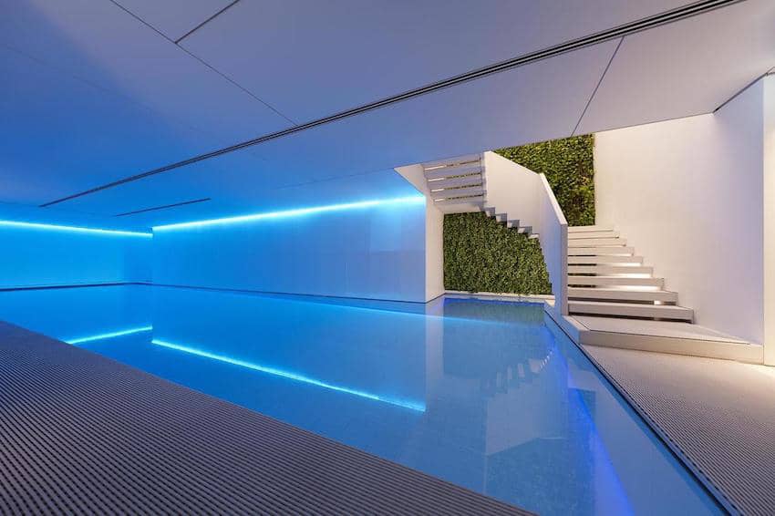 Conservatorium Hotel Amsterdam indoor swimming pool