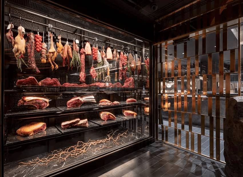 Leña Marbella fresh meat produce display case