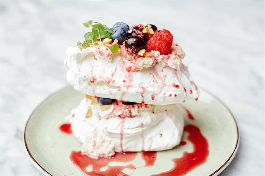 sweet dessert white meringue berries strawberry syrup