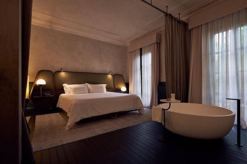 5 star large luxury room hotel