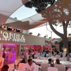 LOpera Saint Tropez outdoor dining live show