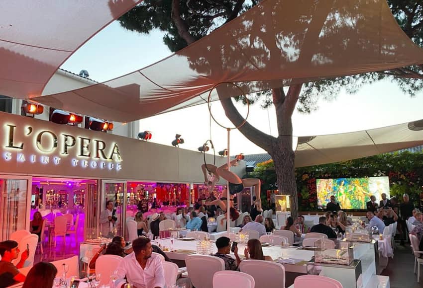 L'Opera Saint Tropez outdoor dining live show