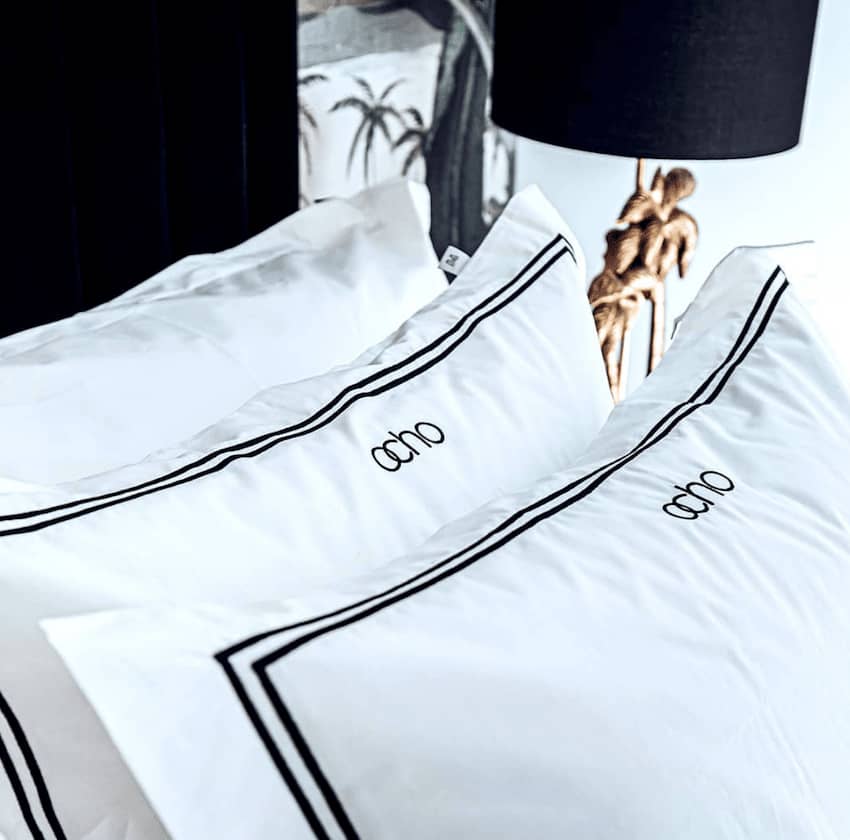 Ocho Suites & Kitchen Mallorca comfortable luxurious bed pillows