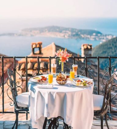 dining breakfast table sea view