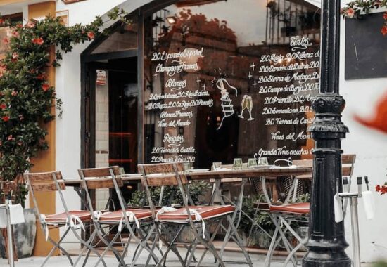 outdoor dining la casa de vino sign