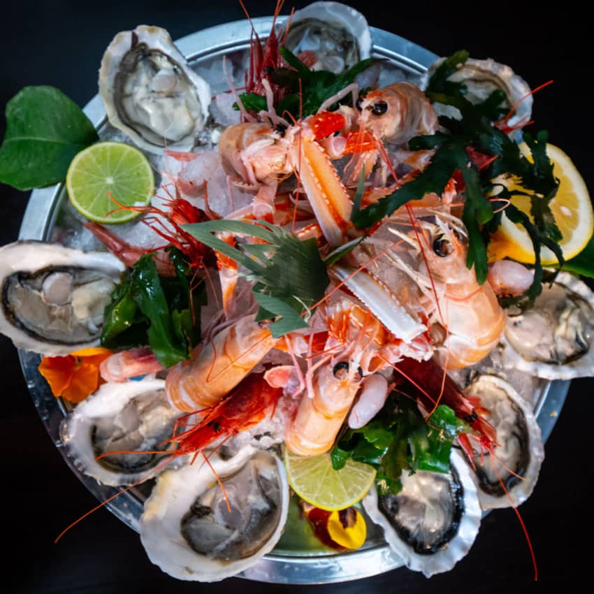 plateau of oysters langoustines red prawns gobbetti mussels