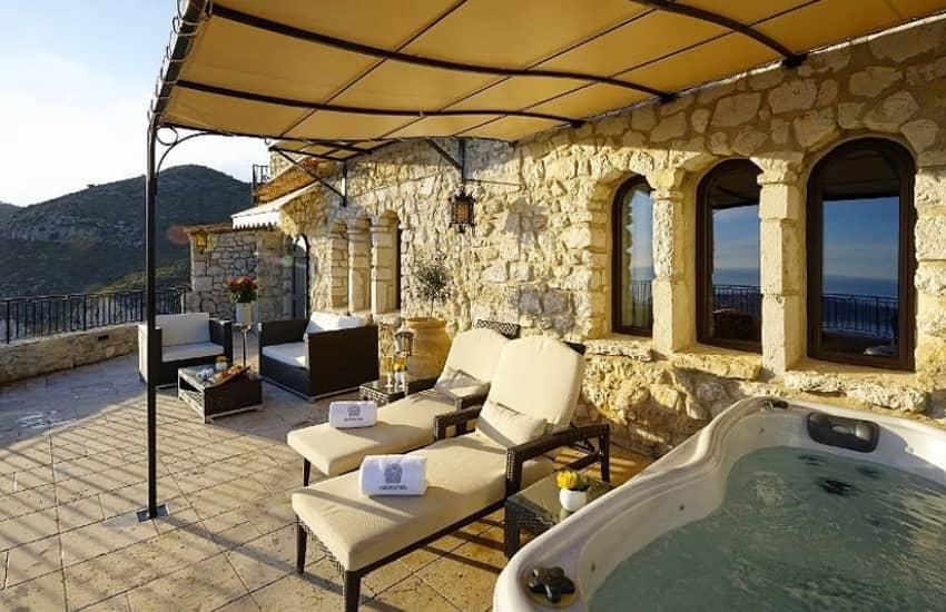suite terrace outdoor jacuzzi sunbed