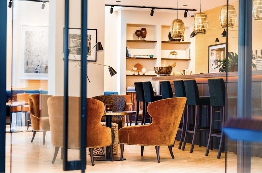 Hotel Frans Antwerp restaurant velvet chairs