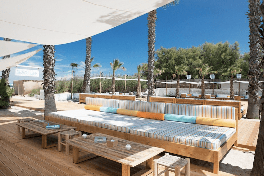 Le Palme Beach Club sunbeds wooden table 