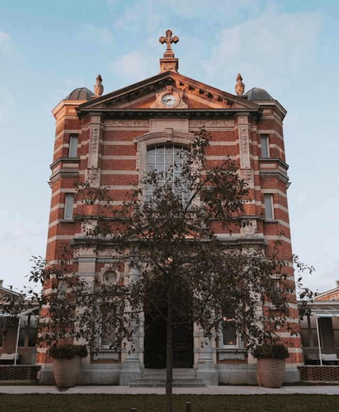 The Jane Antwerp; A Reflection of a Chic Women with pinge of Darkness