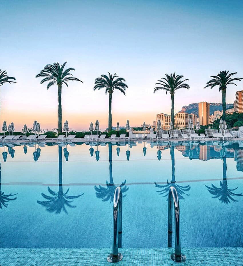 Wonderfull olympic pool with plamtrees at Monte Carlo Beach Hotel