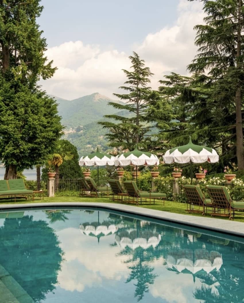 swimmingpool-green-plants-chairs-italy-mountains